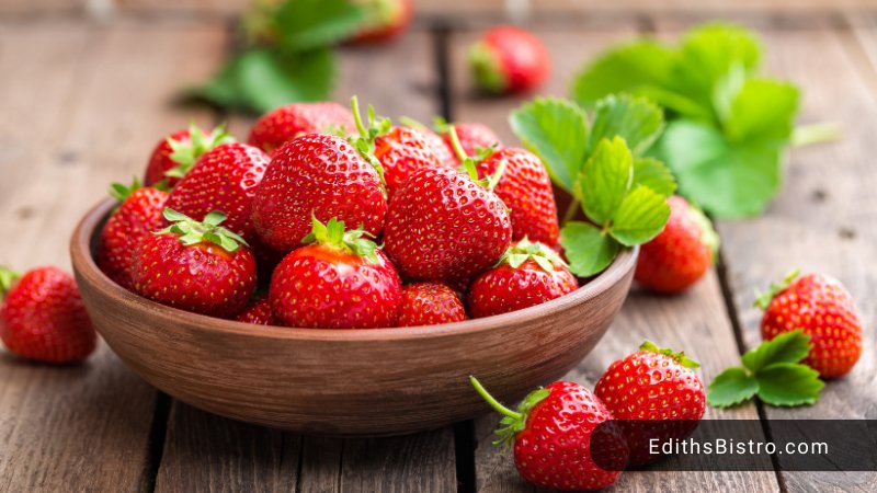 advantages of consuming leaves of a strawberry