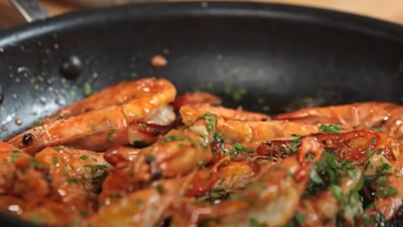How to prepare and eat shrimp tails properly