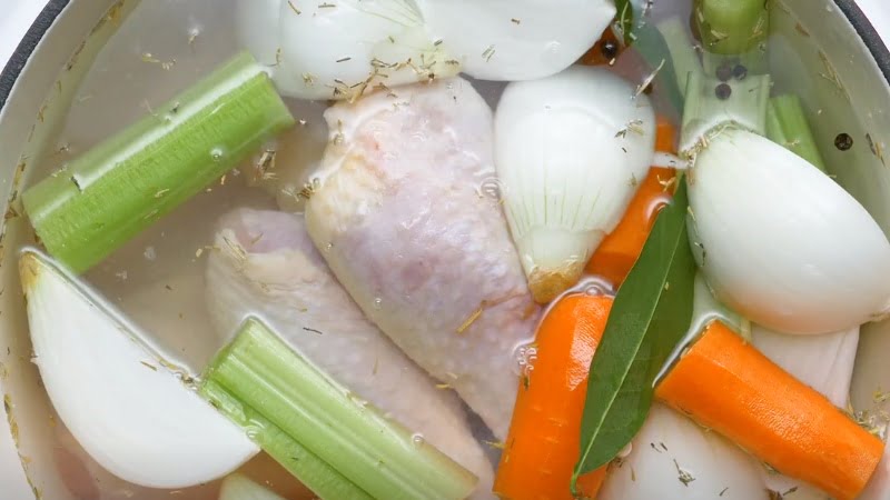 Can Vegetarians Eat Chicken Broth?