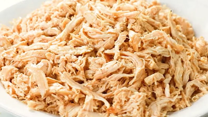 Shredded chicken is easy to eat after wisdom teeth removal